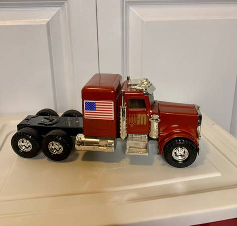 Vintage ERTL Dyersville IOWA Diecast in Arts & Collectibles in Burnaby/New Westminster - Image 3