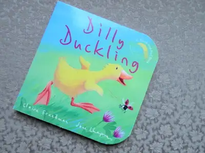 Join the Duck family as they set out on a family waddle. Dilly really wants to keep up with everyone...