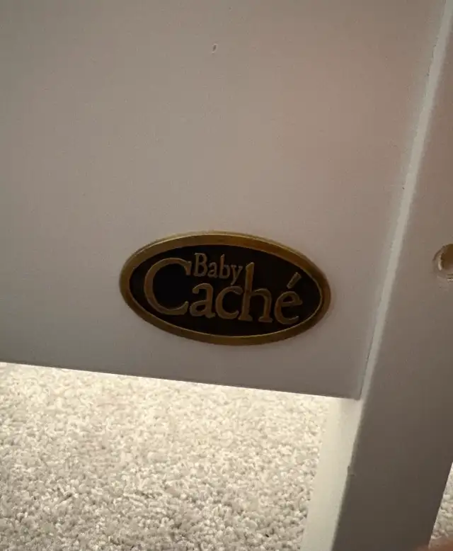 Baby Cache Baby crib - Excellent condition in Cribs in Markham / York Region - Image 4