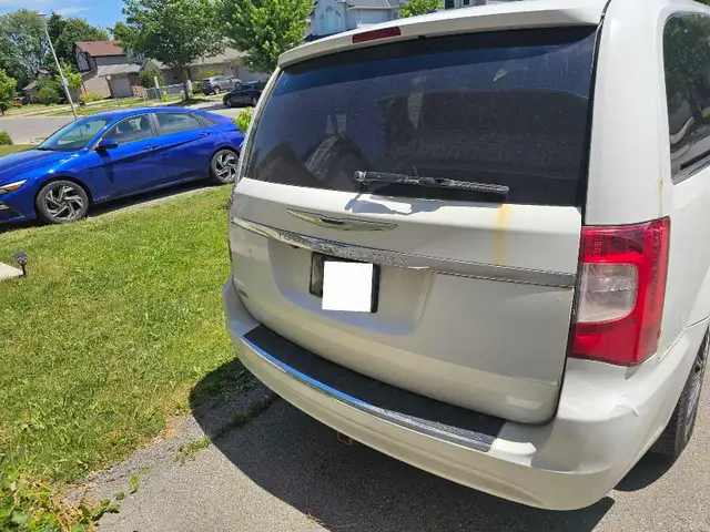 Chrysler Town & Country503112475397990401