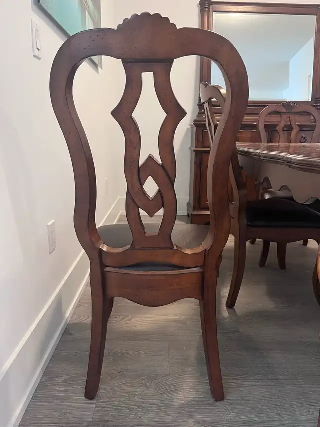 Solid Wood Dining Room Set with Matching Sideboard & Mirror in Dining Tables & Sets in Oakville / Halton Region - Image 9