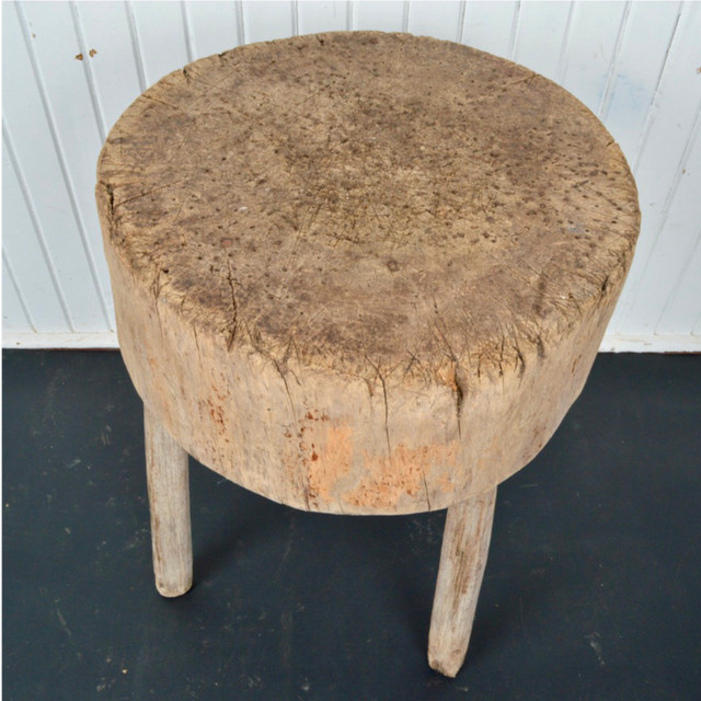 Antique Primitive Butcher Block Table dans Art et objets de collection  à Napanee - Image 3