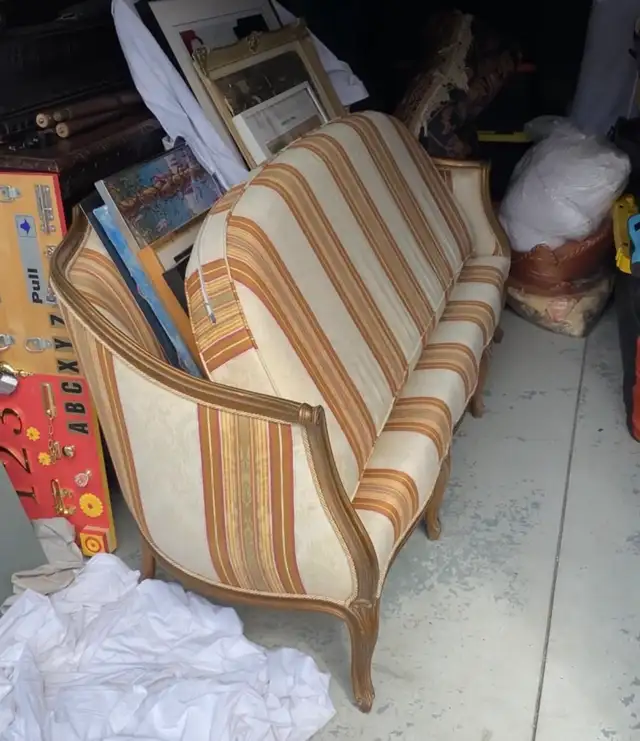 Italian Antique Sofa in Couches & Futons in Markham / York Region - Image 2