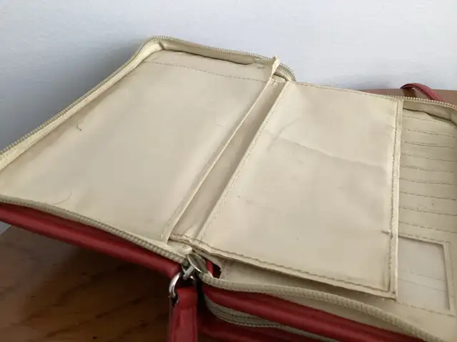 Nine West Wallet in Bags & Luggage in Mississauga / Peel Region - Image 5