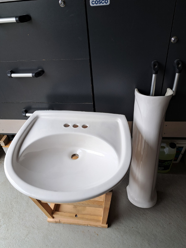 LAVABO Piedestal en porcelain blanc dans Plomberie, éviers, toilettes et bains  à Laval/Rive Nord