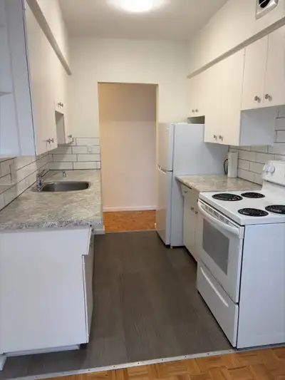 Bright south facing unit with balcony Maximum double occupancy Laundry and lockers in the building C...