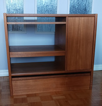Free small entertainment unit/tv stand/turntable unit