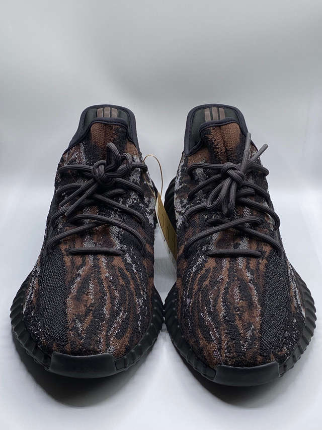 Yeezy Boost 350 (Pair 1 and 2)/YZY 350 V2 (Pair 3) dans Chaussures pour hommes  à Laval/Rive Nord - Image 2