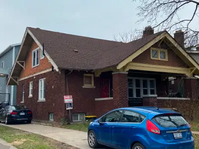 Move into a fully furnished room just 200 meters from the University of Windsor! Two affordable shar...