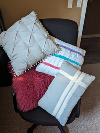 Pillows, decorative 