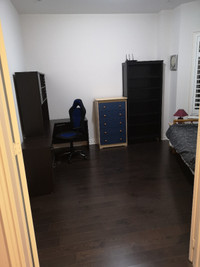 Main Floor Room for Rent in Modern NE Oakville Home (Traf/Dund)