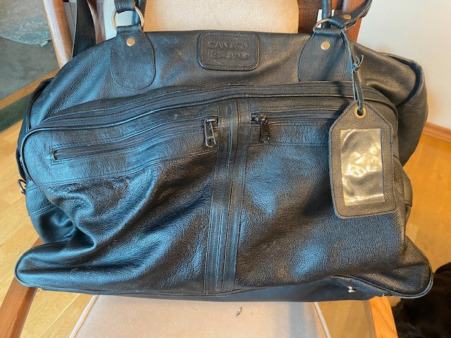 Leather Travel Bag in Women's - Bags & Wallets in Winnipeg