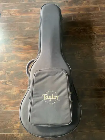 In like new condition. Fits smaller bodied grand concert guitars ie 112, 322, Academy 12e