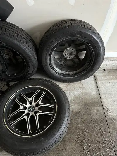 The tire was produced in 2013 and has been used for less than 20,000 kilometers.