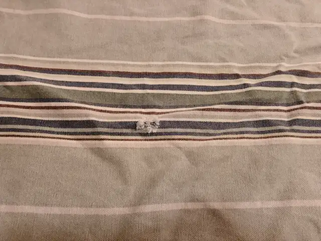 Canvas Hammock with Cotton Rope and Hardwood Spreader Bars in Outdoor Décor in Guelph - Image 6