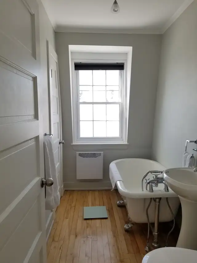 Jumelé rénové et équipé. Quartier du manoir à Arvida. $2400/m in Long Term Rentals in Saguenay - Image 8