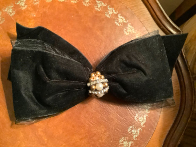 Vtg Ladies Black Velvet Hair Bow w Faux Pearls & Rhinestones in Women's - Other in Belleville - Image 3