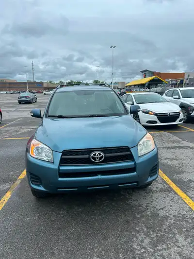 Toyota rav 4 a vendre 2009 Tres propre Roule tres bien Je vend ma voiture acause que c est tres peti...
