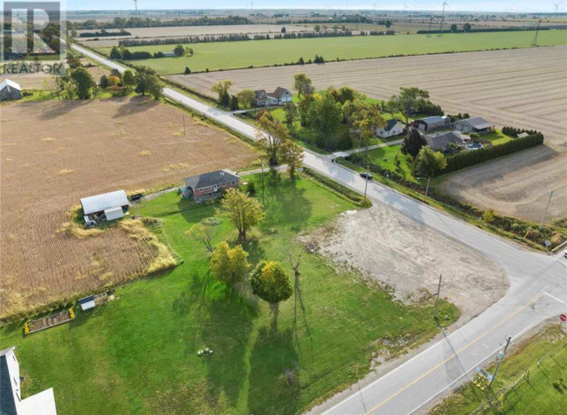 1 acre commercial Lot  in Land for Sale in Leamington