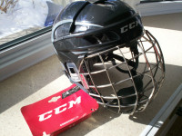 Casque neuf de hockey medium CCM Fitlite Hockey Helmet Combo.