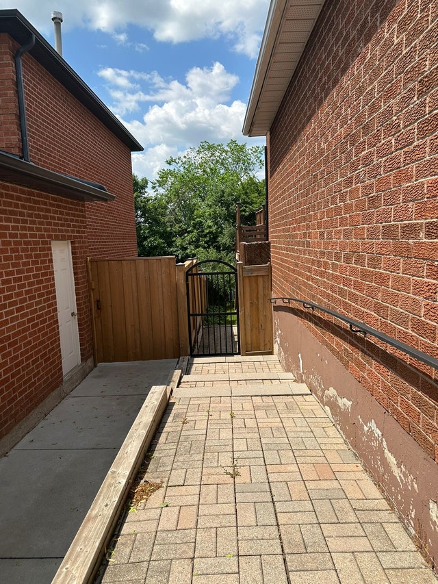 Basement for rent in 1258 Winterbourne Dr, Oakville L6J7G2 Long Term