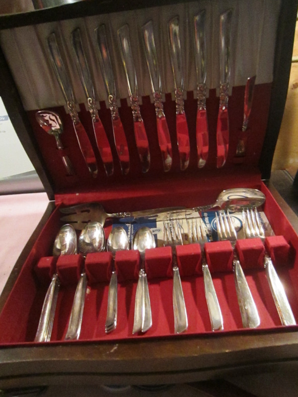 Silverware set for 8 - SOUTH SEAS in Arts & Collectibles in Corner Brook - Image 2