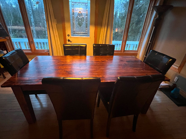 Oak table and matching hutch , Brand New black Chairs. in Dining Tables & Sets in Timmins - Image 3