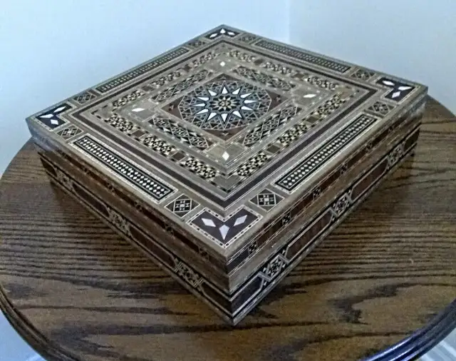 DAMASCUS WOODEN MOTHER OF PEARL INLAY JEWELLERY BOX in Arts & Collectibles in Laval / North Shore - Image 5