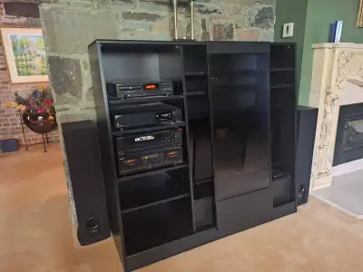 Système de Son COMPLET Incluant: -Tuner -Lecteur CD (Compact disc player) -Lecteur de cassettes -Lec...