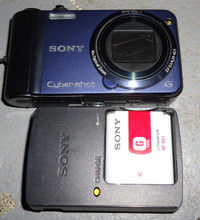 $70 Sony Cybershot G DSC-H70 10x digital camera battery, charger