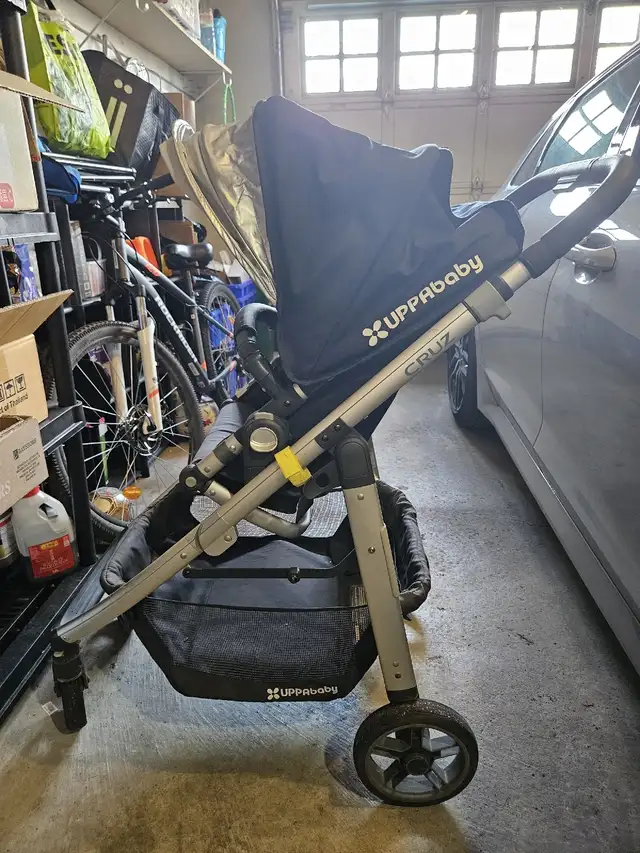 UPPAbaby Cruz stroller in Strollers, Carriers & Car Seats in Oakville / Halton Region - Image 2