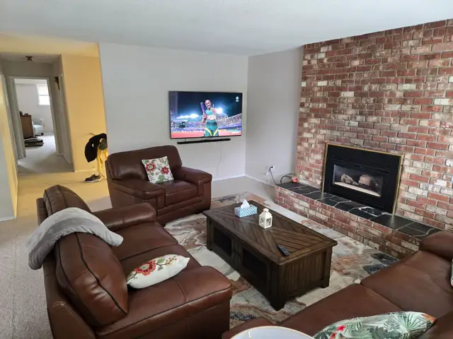 Fully furnished 3 bedroom home 1900 Sf. Downtown Sidney BC in British Columbia in Canada - Image 5