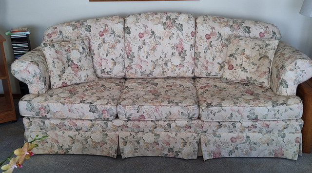 Couch and Chair   Cash only Pickup North Shore in Couches & Futons in Kamloops