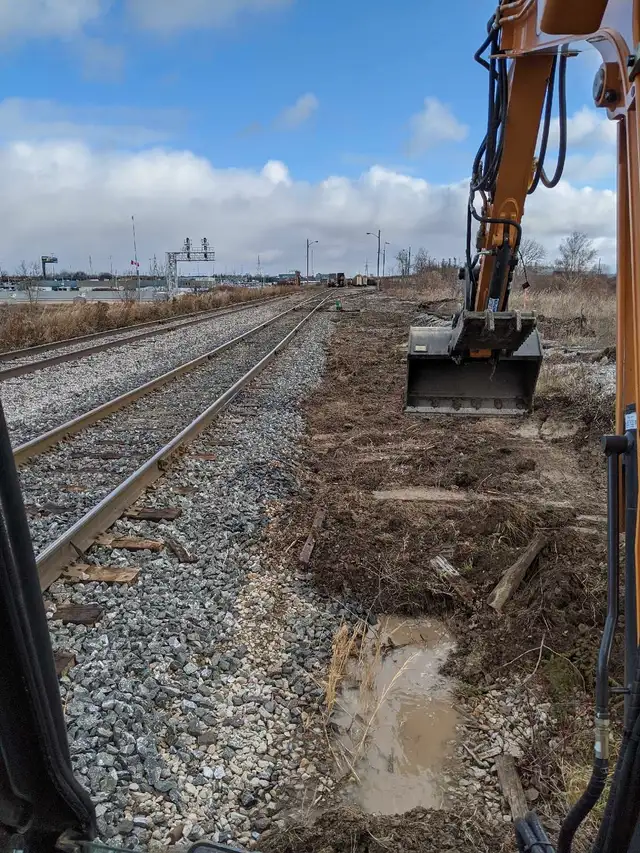 Excavating & brush cutting Grading62866659823746122