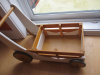 Chariot cargo bois et blanc pour enfants marque Kinderfeets