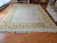 Beautiful Large Wool Area Carpet. 10’2”x14’6”