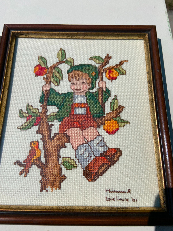 Hummel Handmade Counted Cross Stitch Apple Tree Girl & Boy dans Art et objets de collection  à Sarnia - Image 3