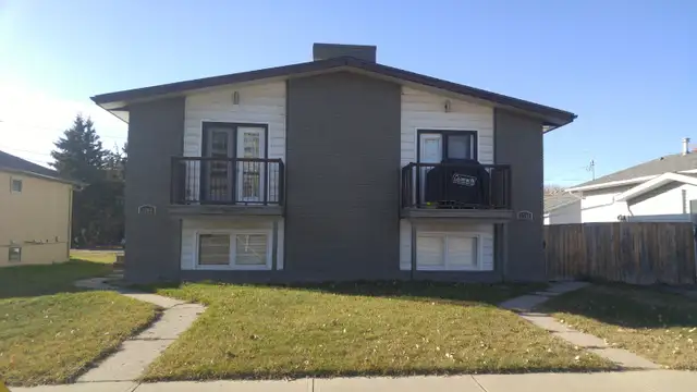 YOU CAN SMELL THE TIMMIES FROM HERE! 3 BDR DUPLEX SOUTH HILL