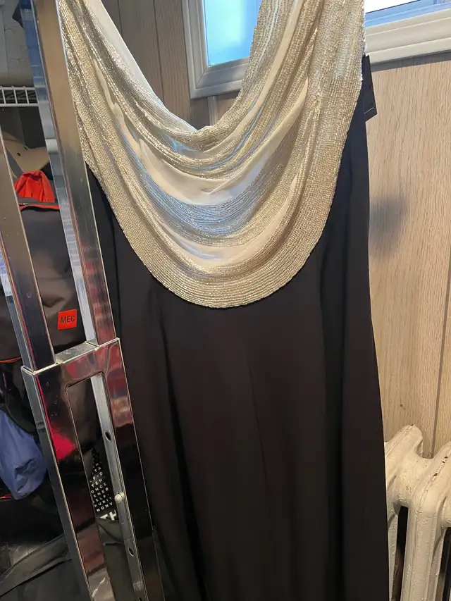 Woman’s dress in Women's - Dresses & Skirts in City of Toronto - Image 5