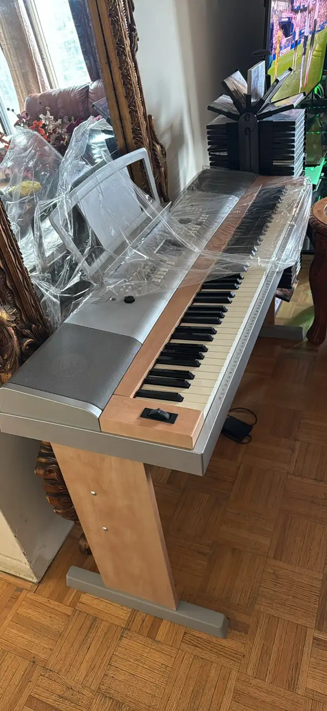 YAMAHA GRAND PIANO DGX-620 in Pianos & Keyboards in City of Toronto - Image 7