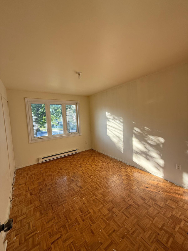 8 1/2 apartment for rent Pierrefond 2500$ dans Locations longue durée  à Ouest de l’Île