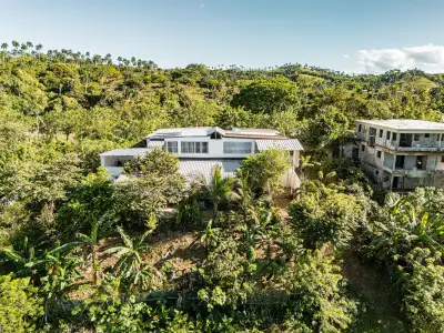 C$600,000 - No Agent Commission My uncle is selling his impressive villa located in the peaceful are...