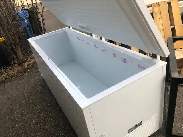Deep freezer in Free Stuff in Calgary - Image 3