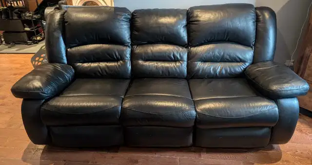 Toreno Leather Reclining Sofa Two Available in Couches & Futons in Napanee - Image 3