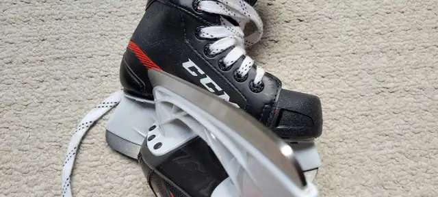 Youth hockey skate size 11 in Skates & Blades in City of Toronto - Image 5