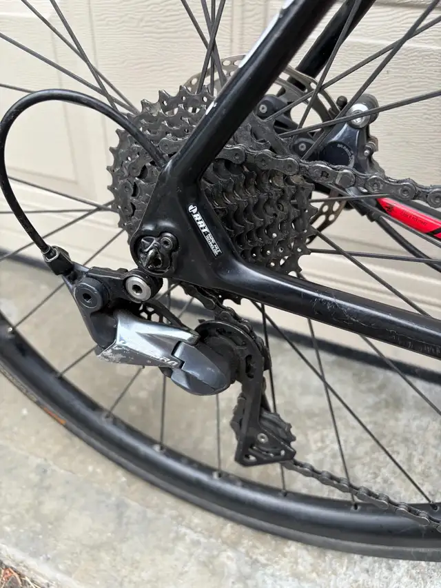 Focus Cayo Disk Full Carbon Road bike in Road in Ottawa - Image 4
