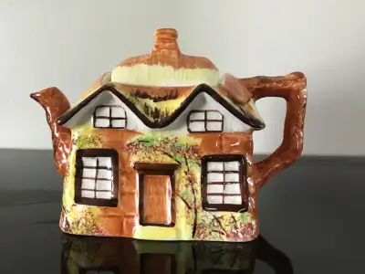 Vintage YE OLD COTTAGE teapot by Price Kensington, England. Lovely thatched roof house teapot in won...