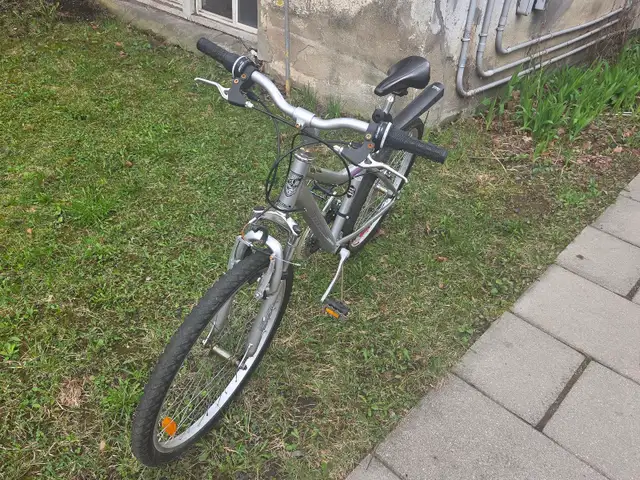 Vélo ado 24 pouces 21 vitesses 120 $ in Kids in City of Montréal - Image 3