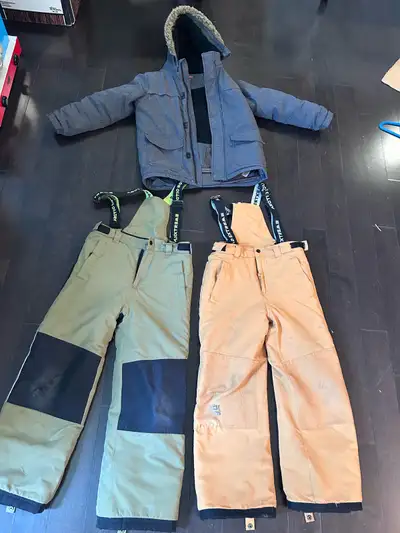 Winter coat and 2 pairs of snow pant/ensemble de vêtements d'hiv, View more