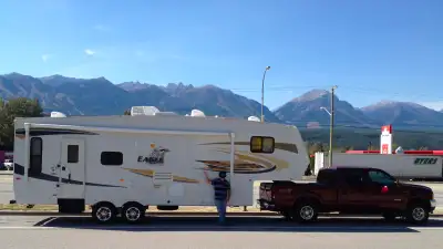 This 28 ft, 5 inch 30 amp 5th wheel has been parked for mostly on site at our camp property with the...